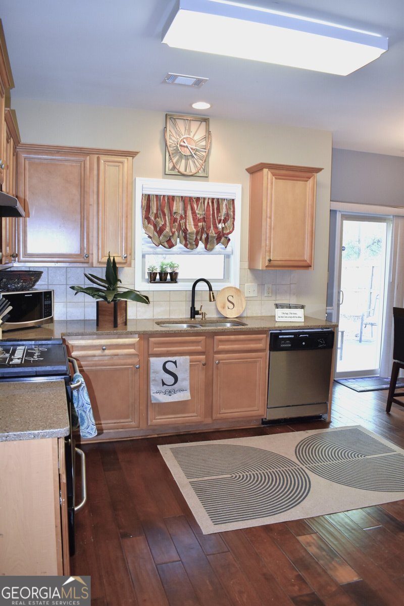 1226 Castleberry Drive Buford - Photo 7