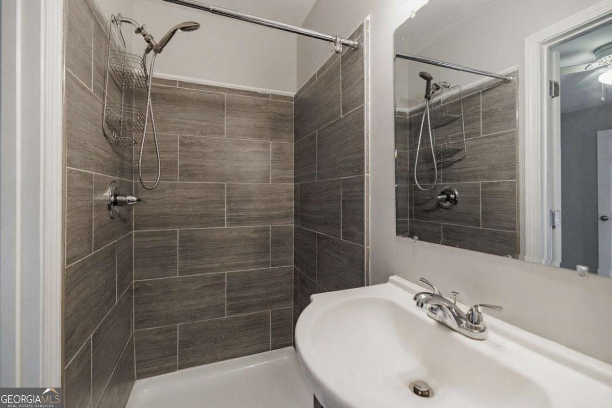 185 Royal Court Athens - Photo 13