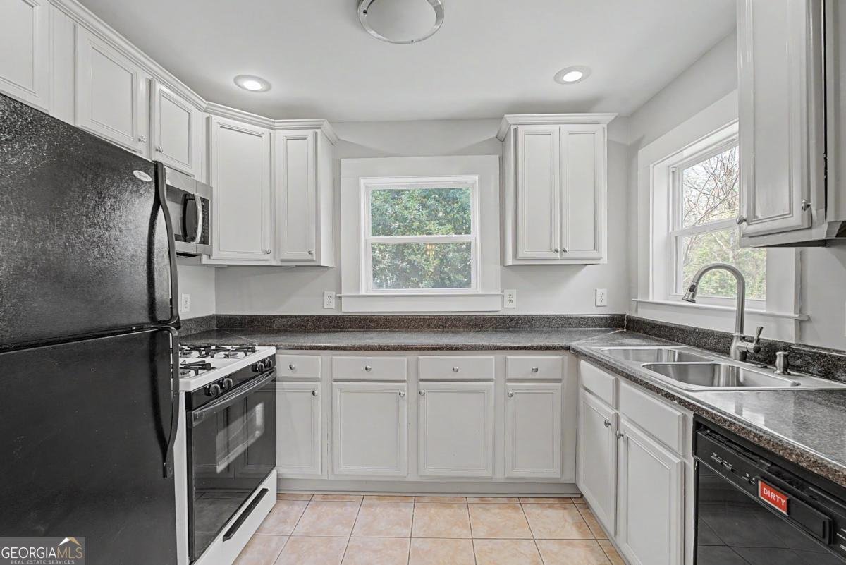 1413 Clermont Avenue East Point - Photo 6