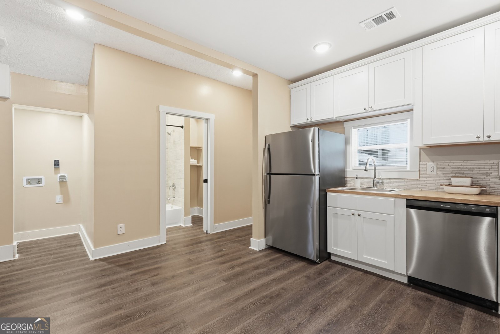 716 38th Street Savannah - Photo 12