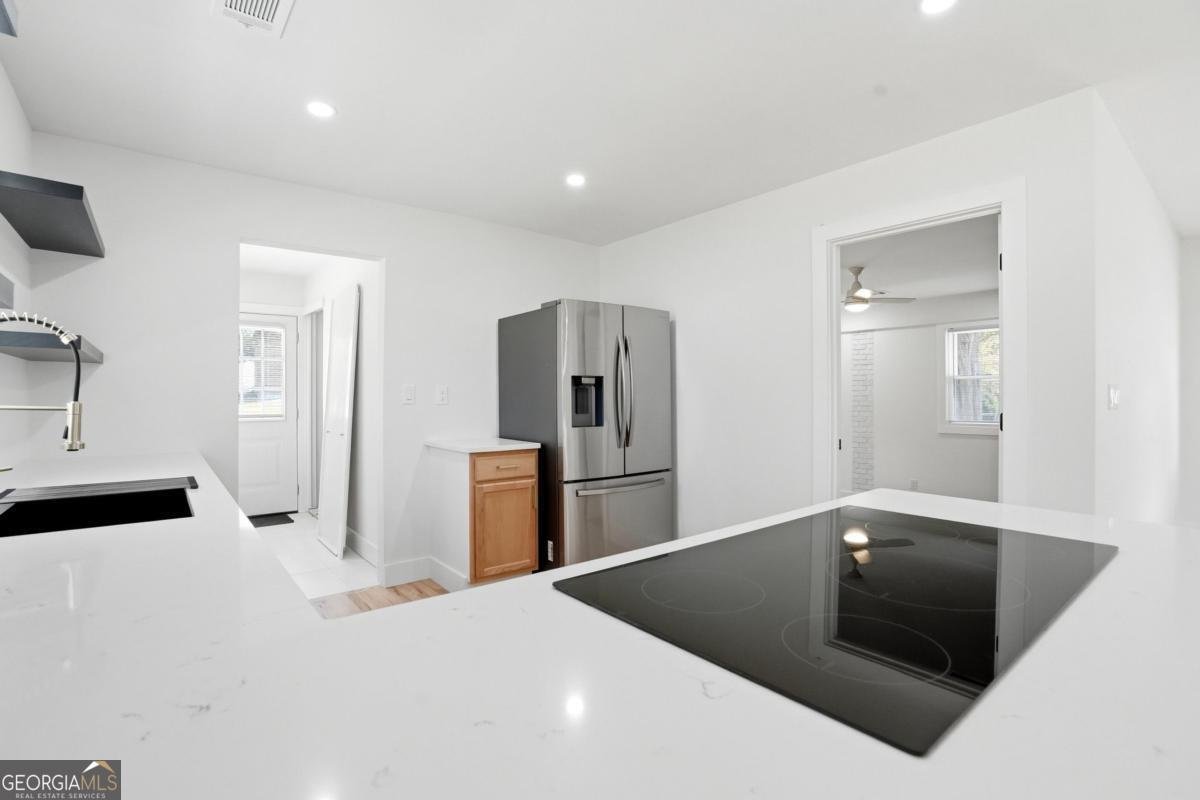 5542 Joeclay Drive Stone Mountain - Photo 9