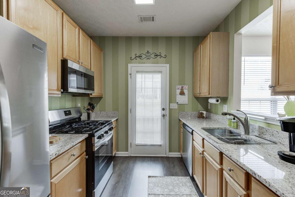 6245 Shoreview Circle Flowery Branch - Photo 12