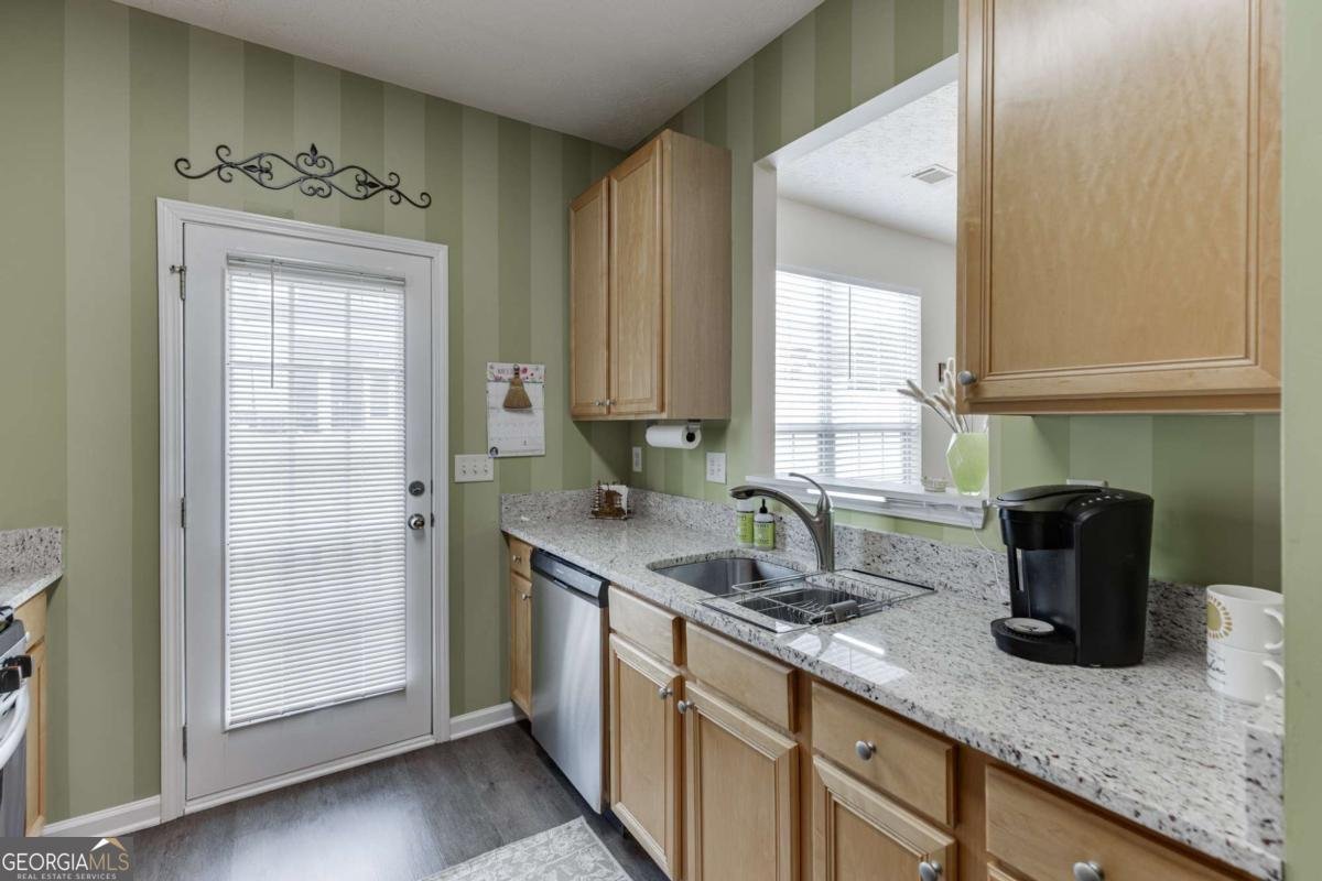 6245 Shoreview Circle Flowery Branch - Photo 13