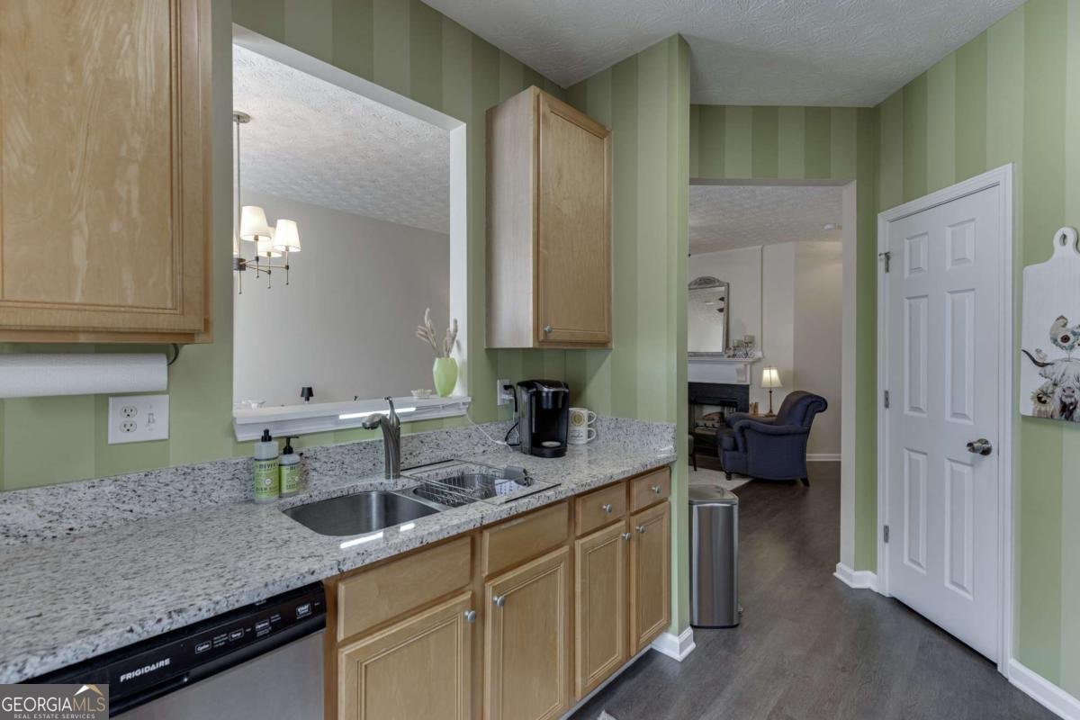 6245 Shoreview Circle Flowery Branch - Photo 16