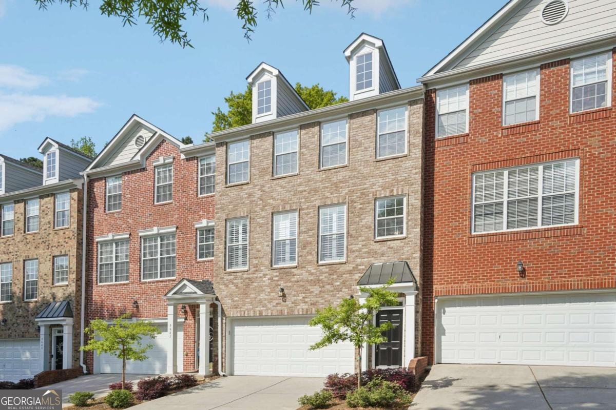 3689 Chattahoochee Summit Drive Atlanta - Photo 1