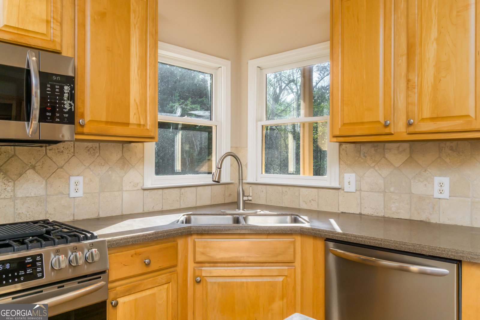 8670 Woodland View Drive Gainesville - Photo 11