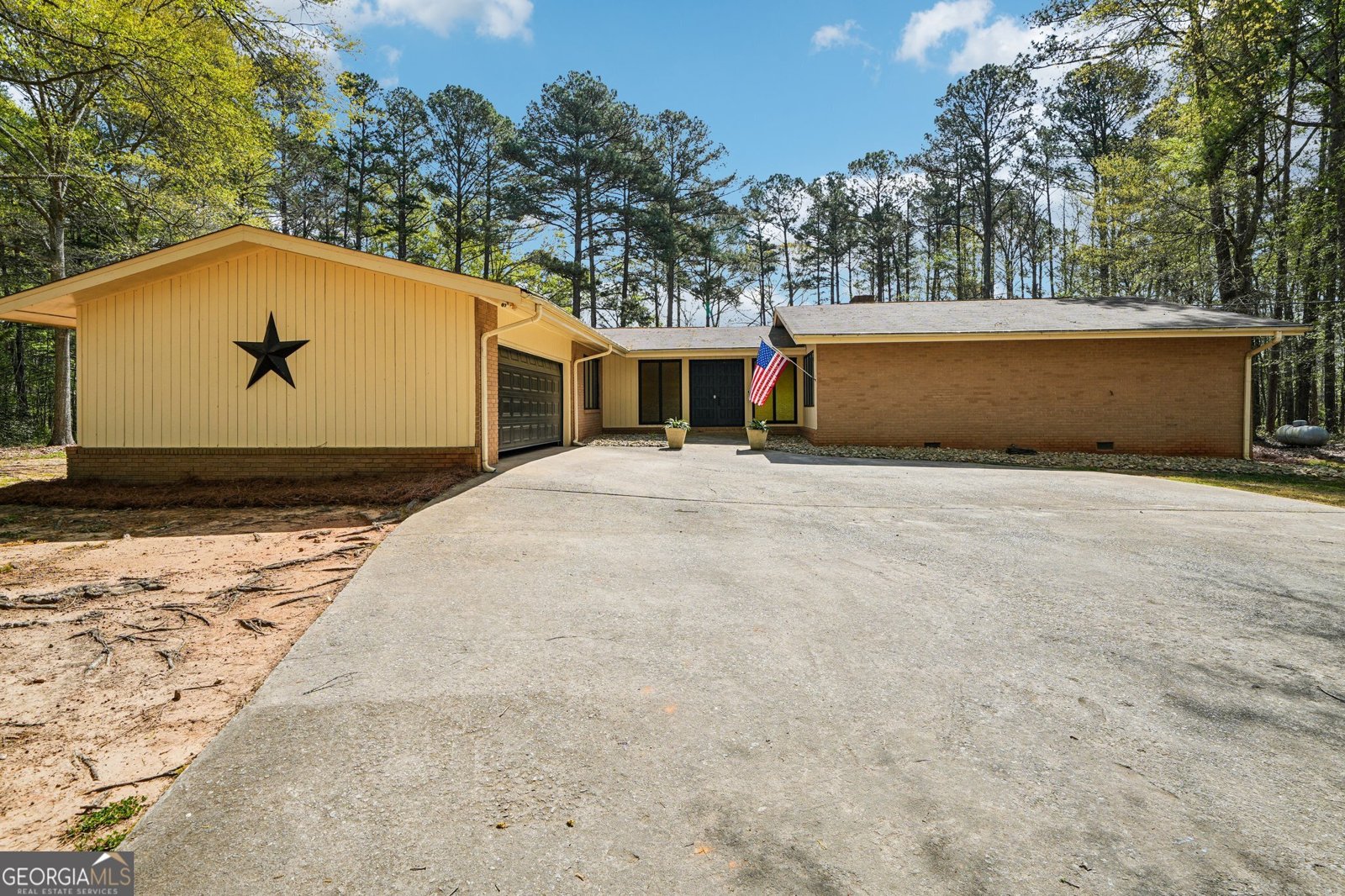 121 Cannongate Circle Sharpsburg - Photo 1