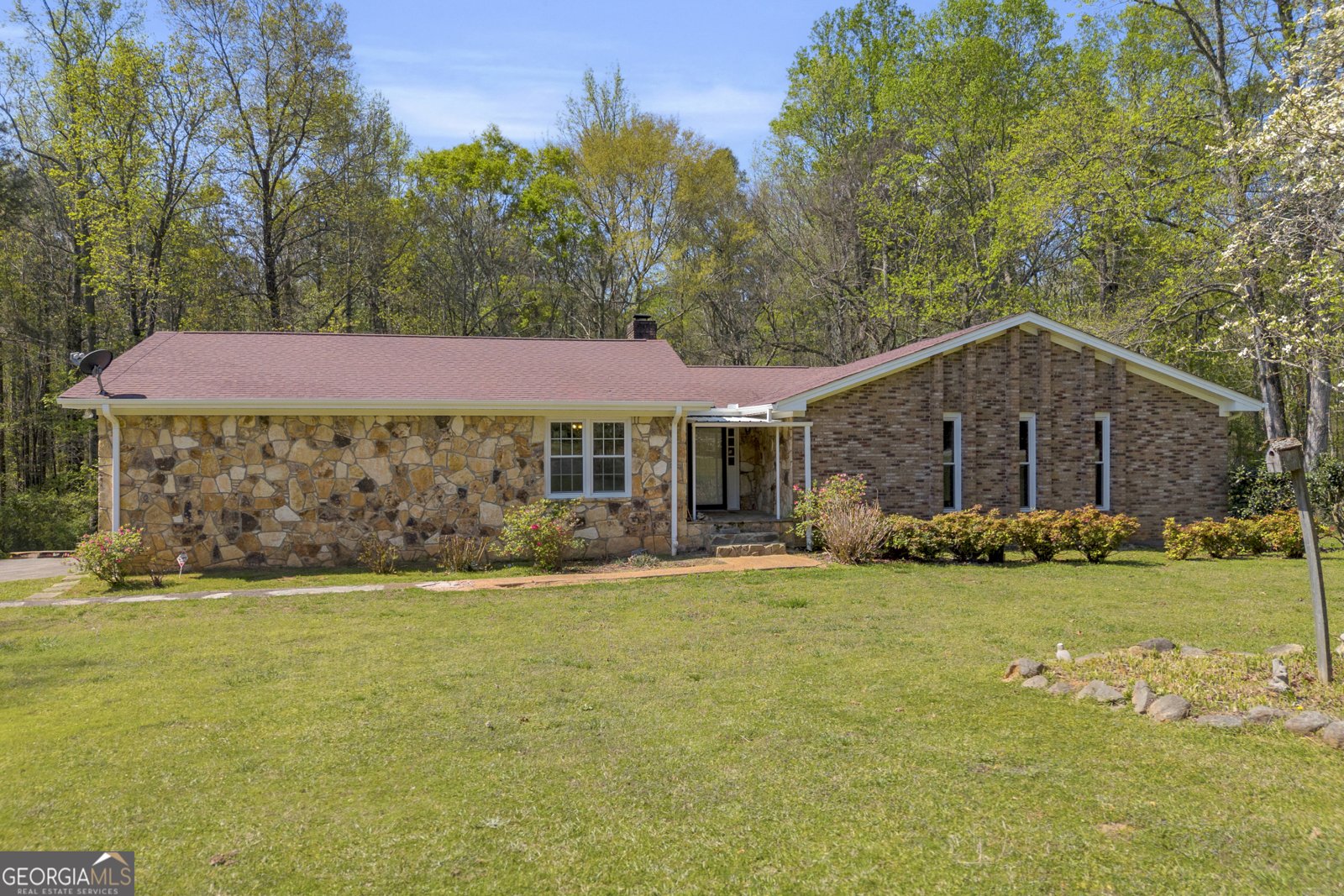 194 Woodland Creek Place Hull - Photo 1