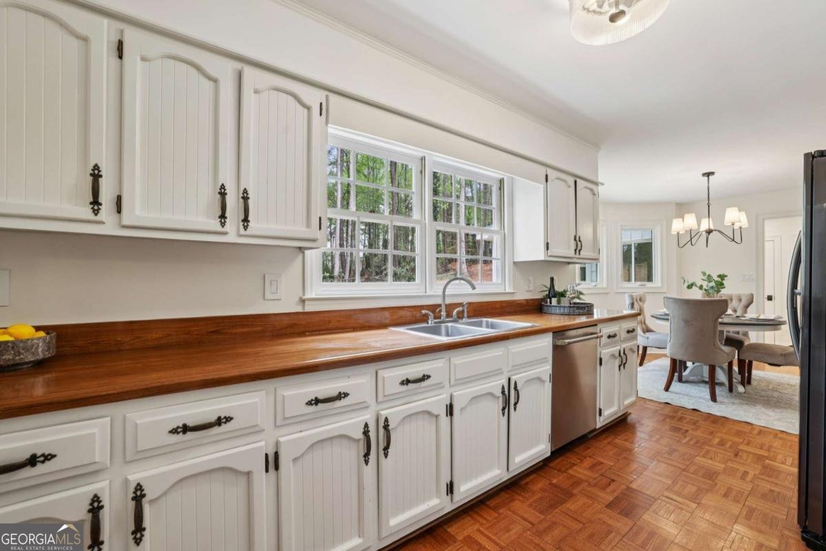 8025 River Circle Sandy Springs - Photo 7