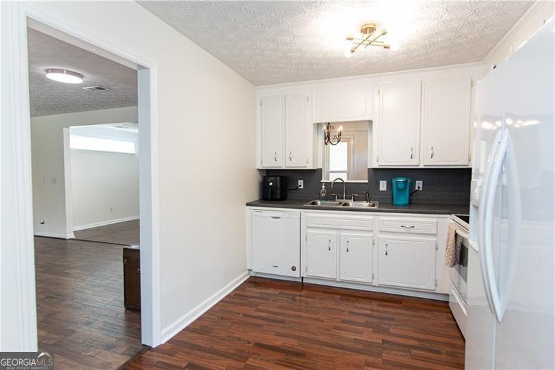 111 Little Brook Drive Woodstock - Photo 7