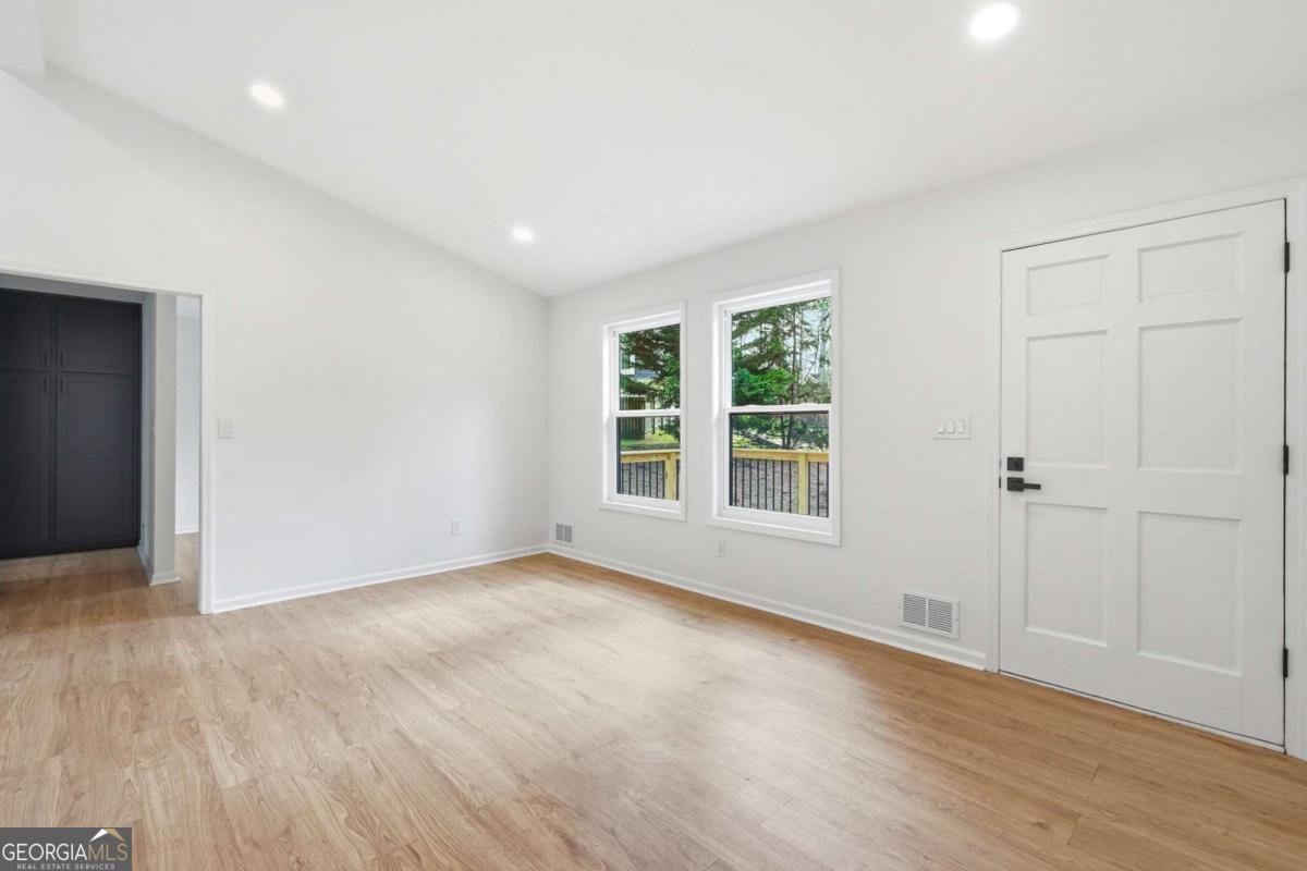 324 Hill Crest Circle Woodstock - Photo 10