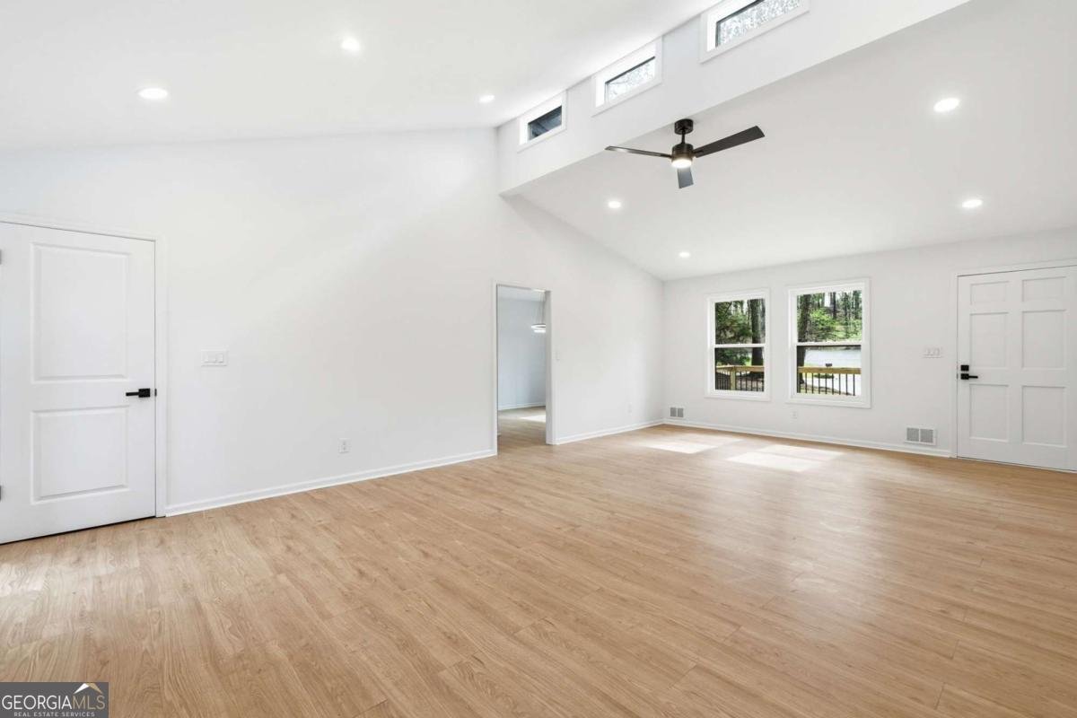 324 Hill Crest Circle Woodstock - Photo 13