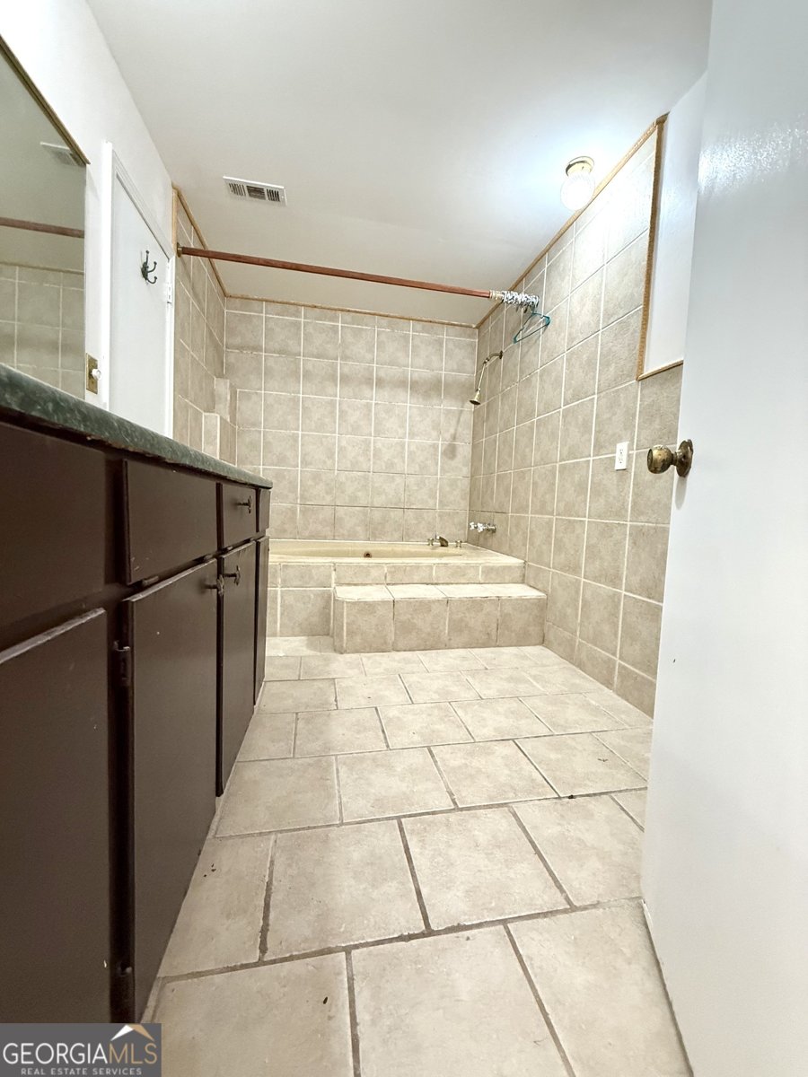 562 Dickens Road Lilburn - Photo 16