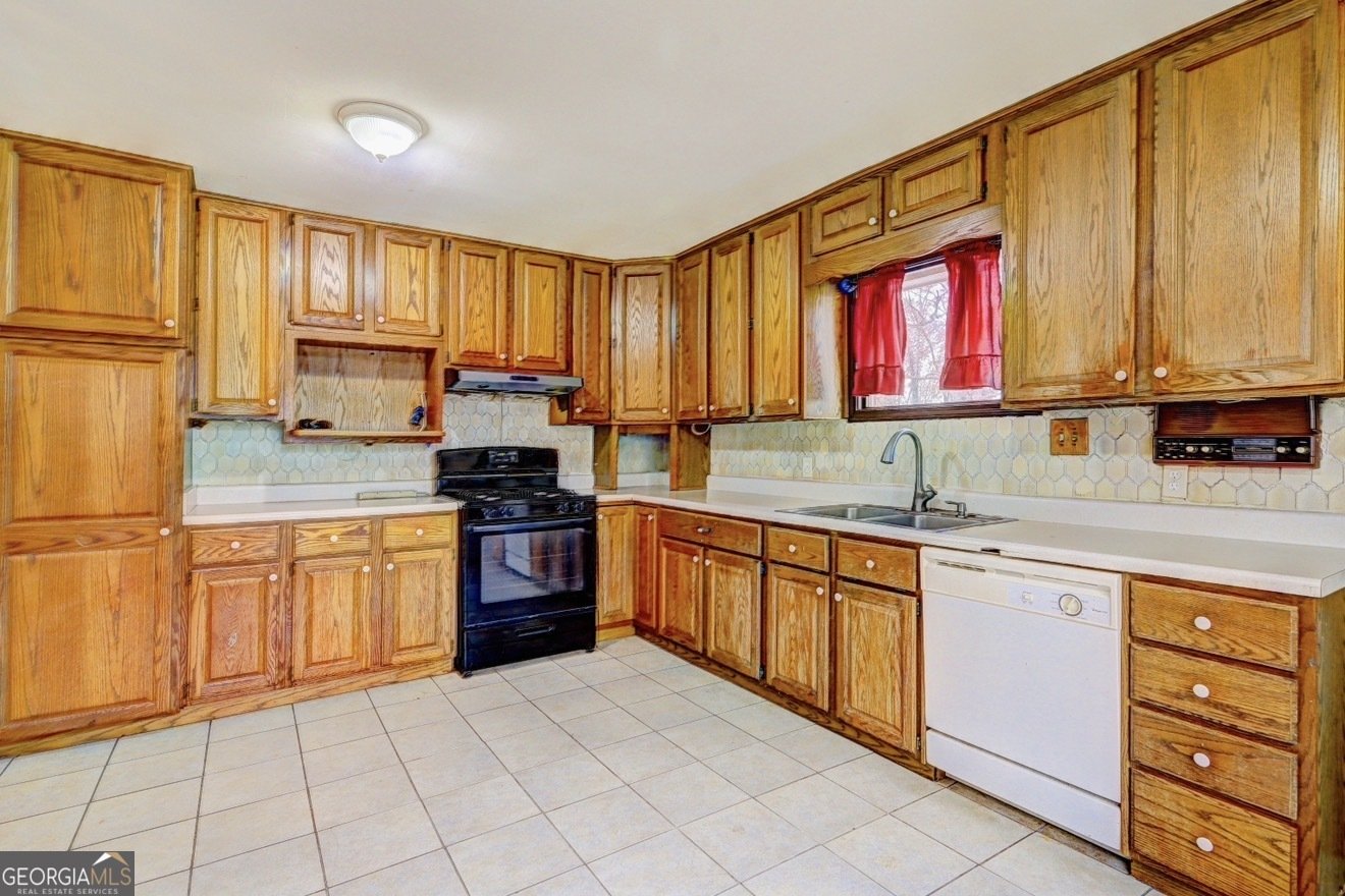 562 Dickens Road Lilburn - Photo 19