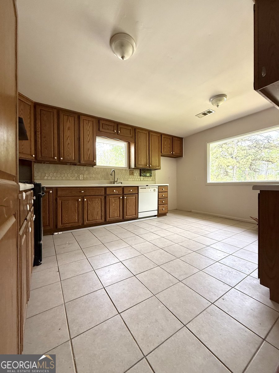 562 Dickens Road Lilburn - Photo 20