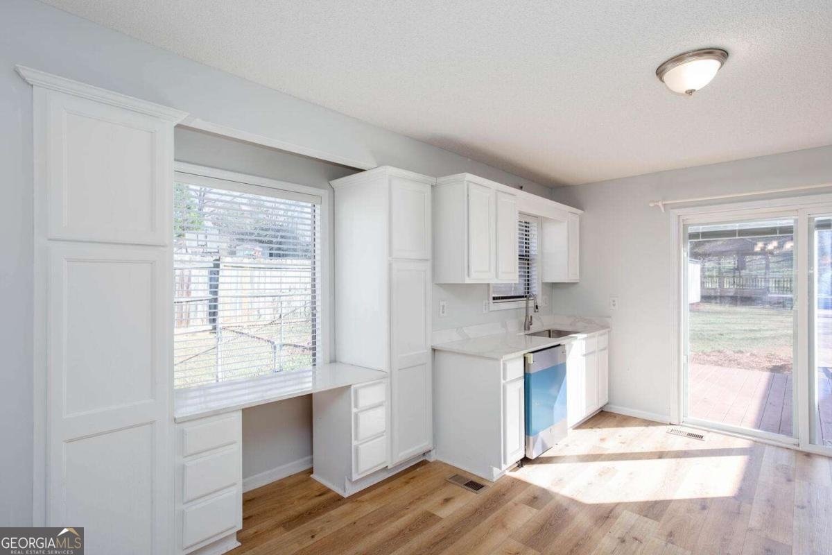 208 Windfield Drive Woodstock - Photo 9