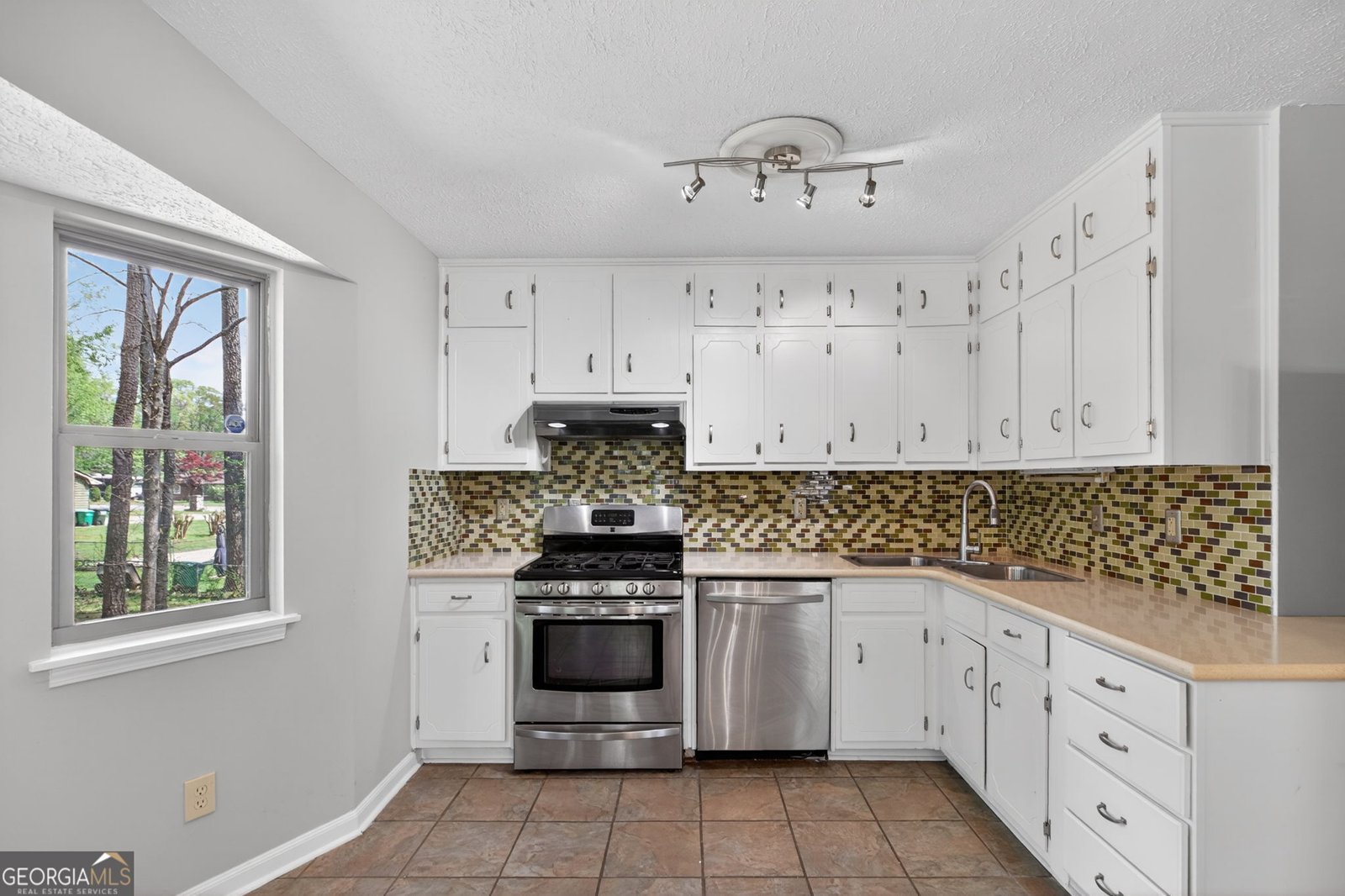 4149 Silver Hill Court Snellville - Photo 8