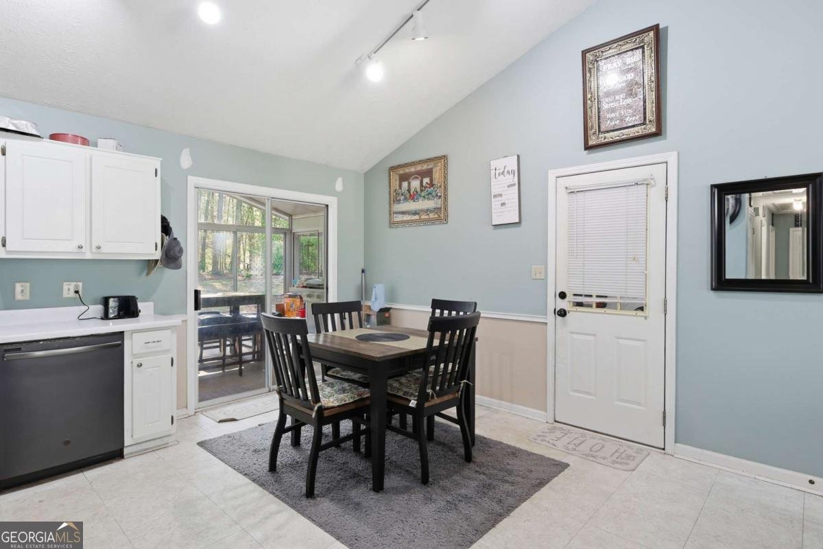 211 Brooks Lane Winder - Photo 11