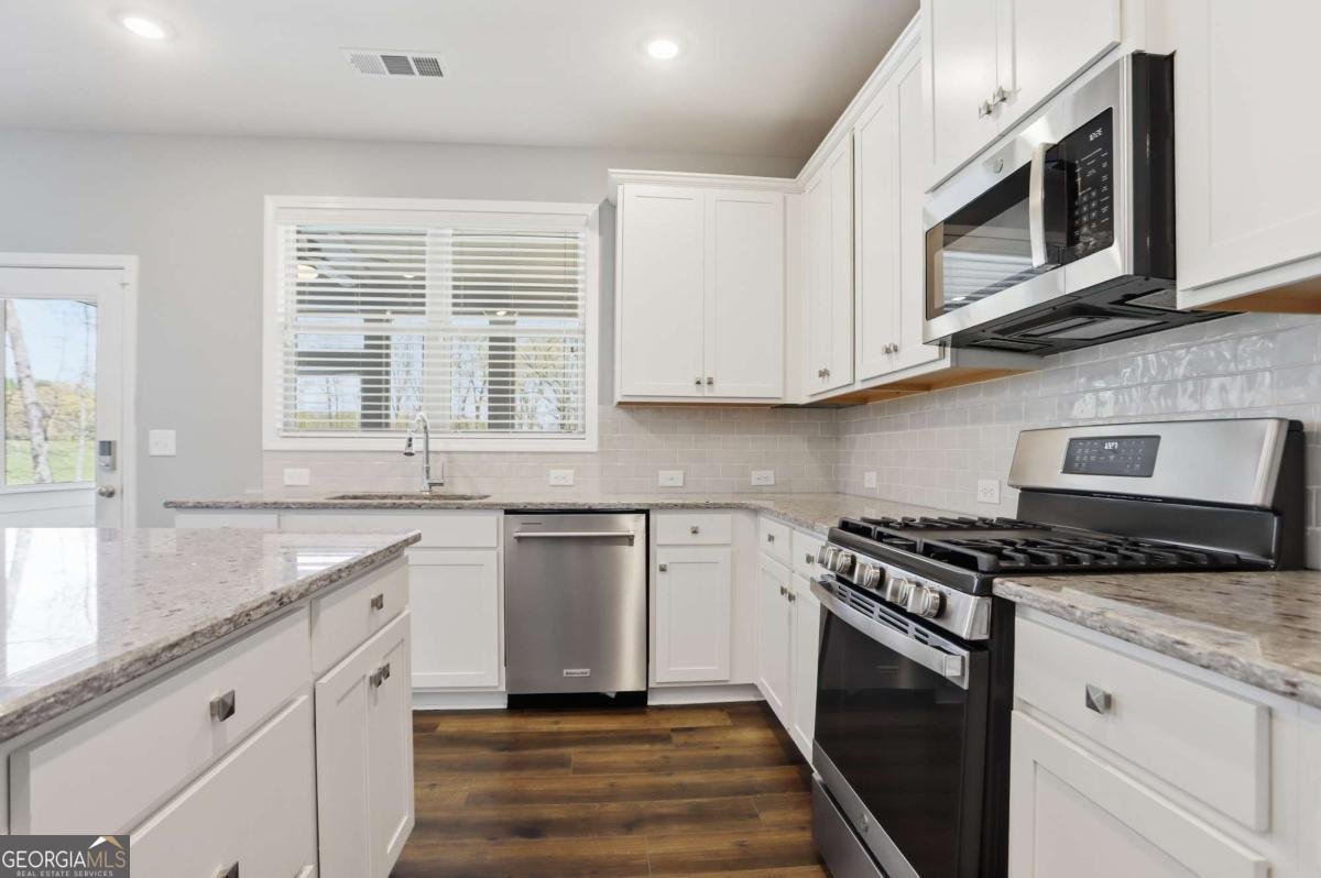 5975 Park Bay Court Flowery Branch - Photo 14