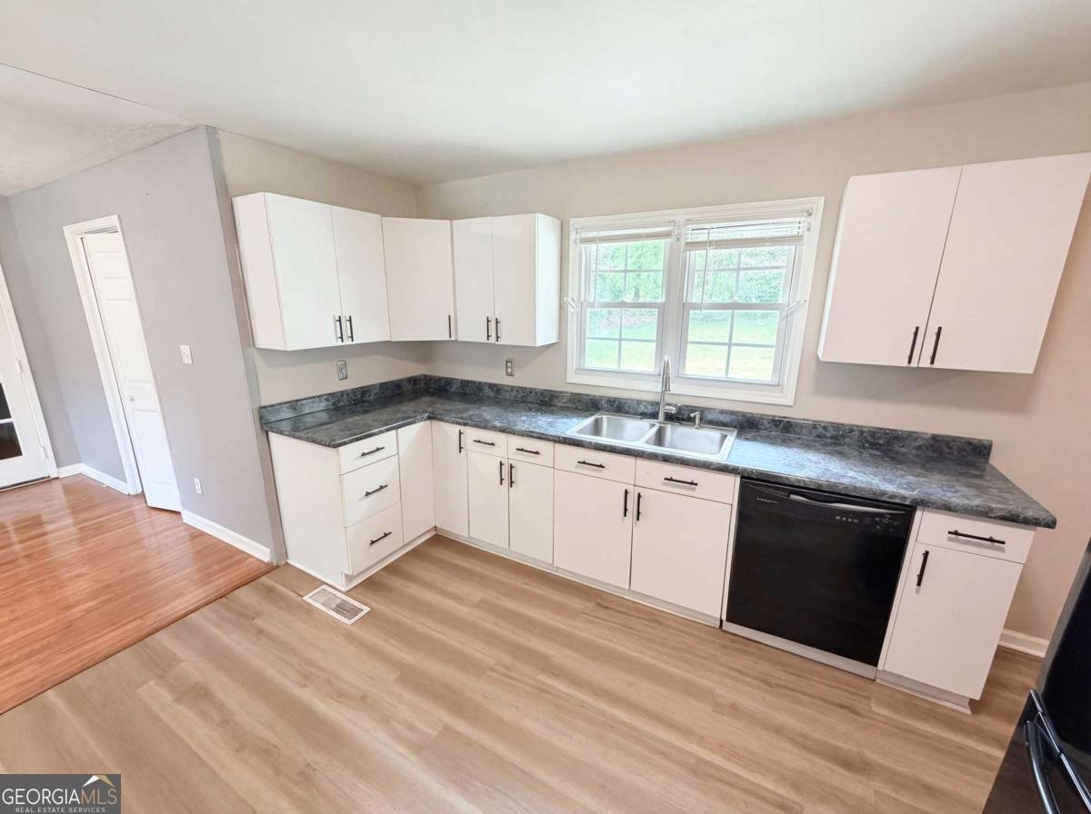 1670 Wildwood Road Marietta - Photo 7