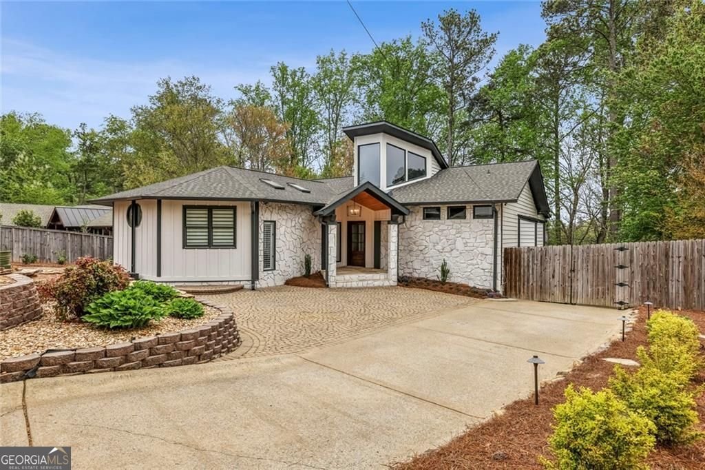 6592 Gaines Ferry Road Flowery Branch - main photo