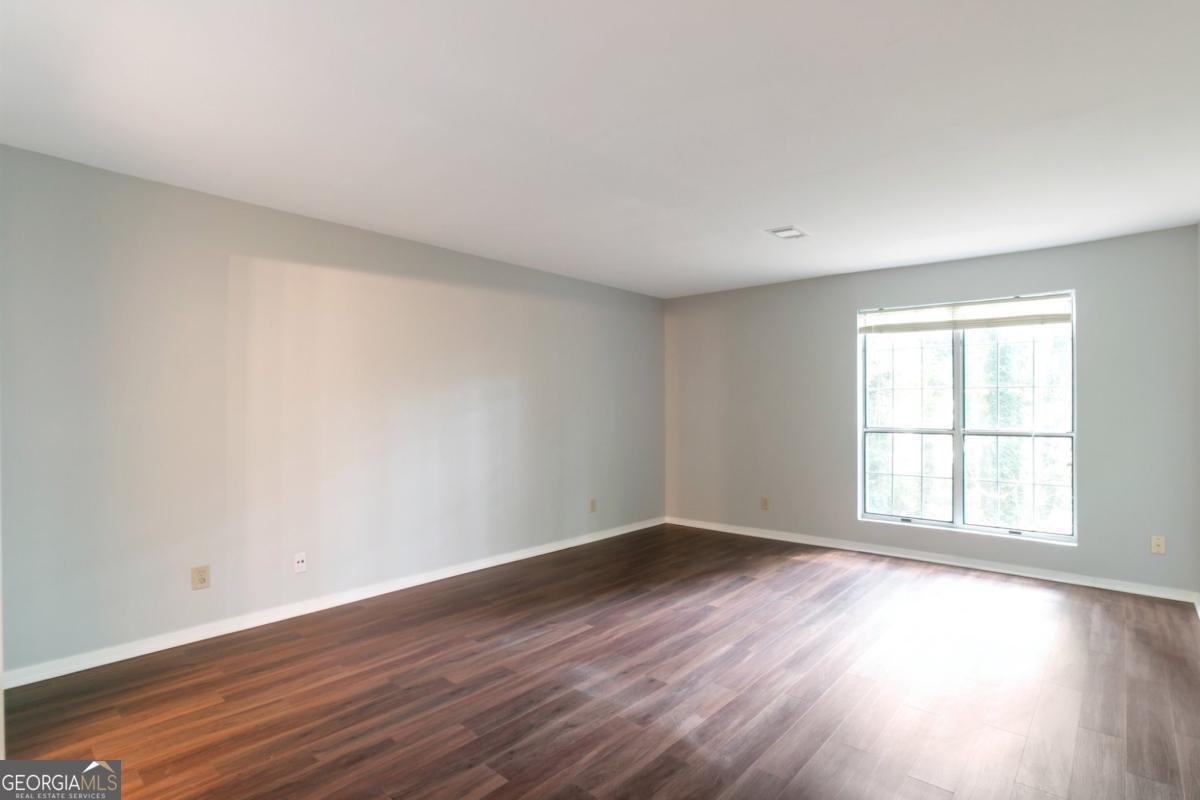 5551 Mountain Springs Circle Stone Mountain - Photo 10