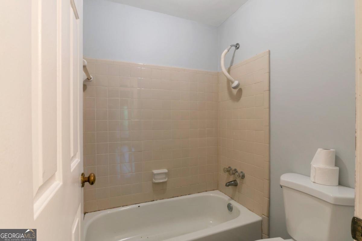 5551 Mountain Springs Circle Stone Mountain - Photo 11