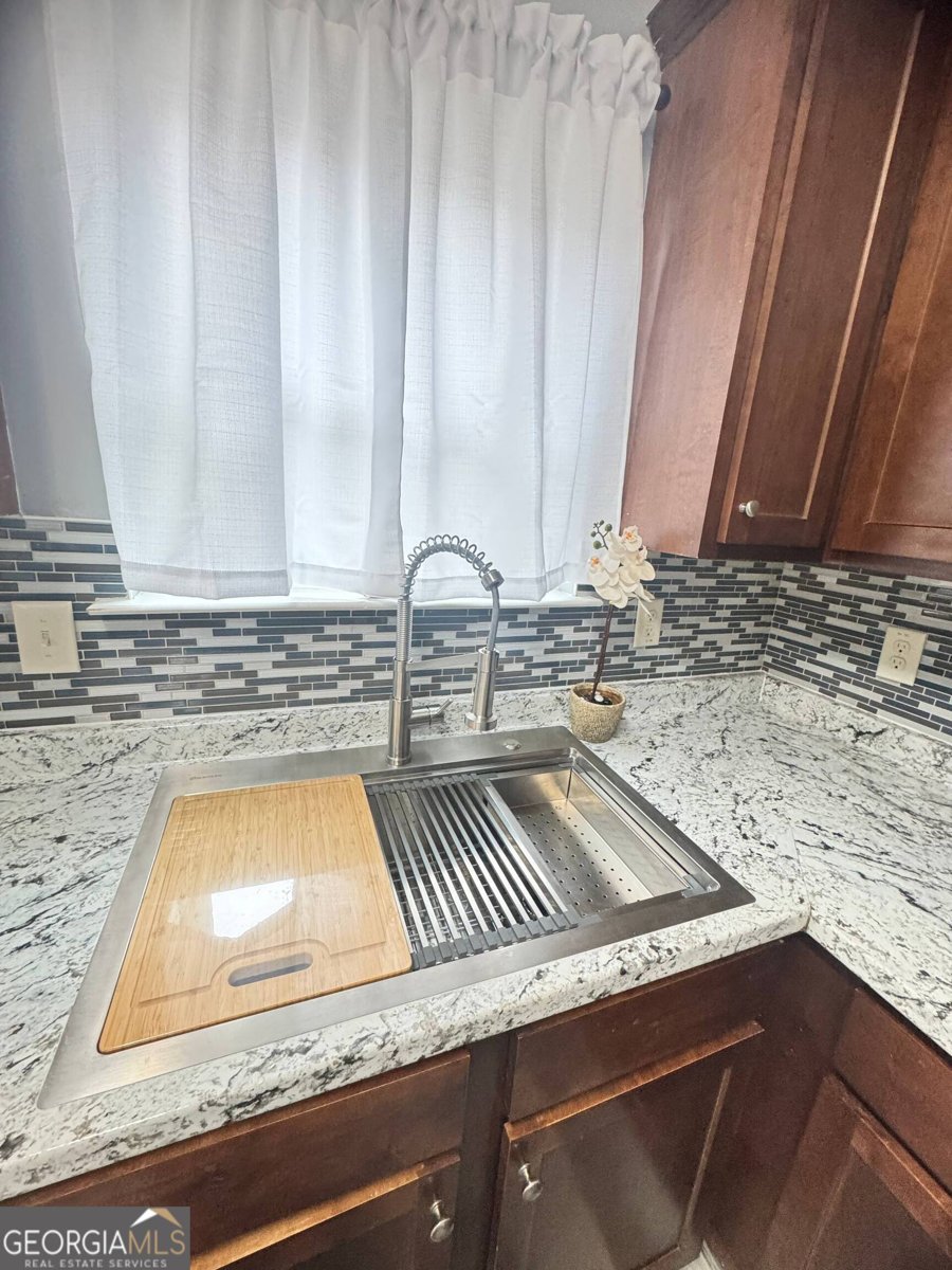 754 Lobdale Falls Drive Lawrenceville - Photo 6