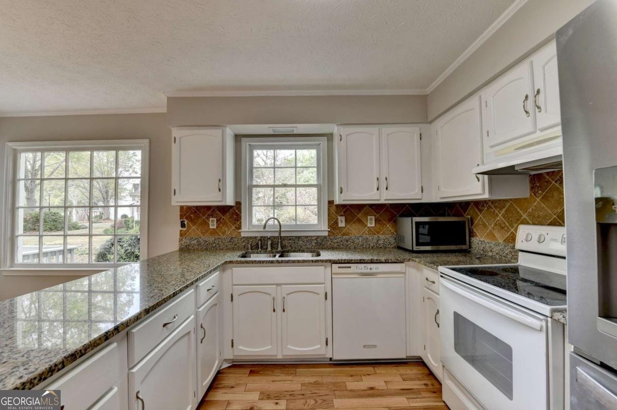 2451 Meadowglen Trail Snellville - Photo 22