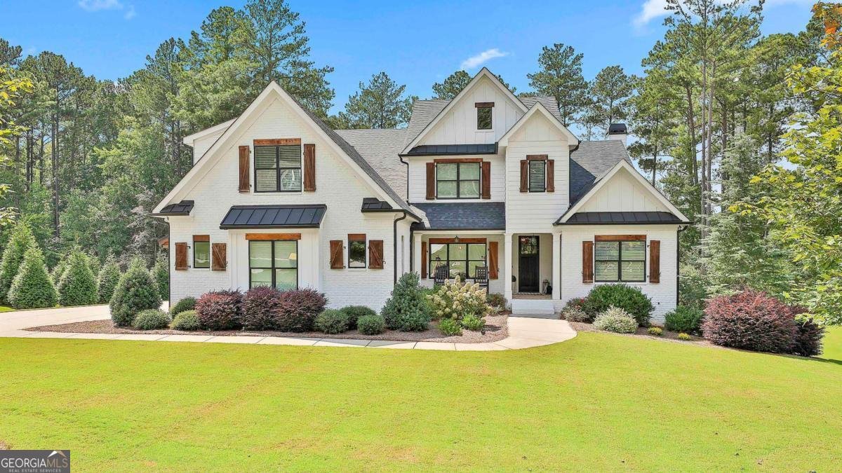 170 Belle Maison Drive Newnan - Photo 1