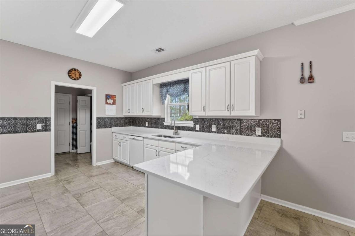 330 Central Avenue Guyton - Photo 10