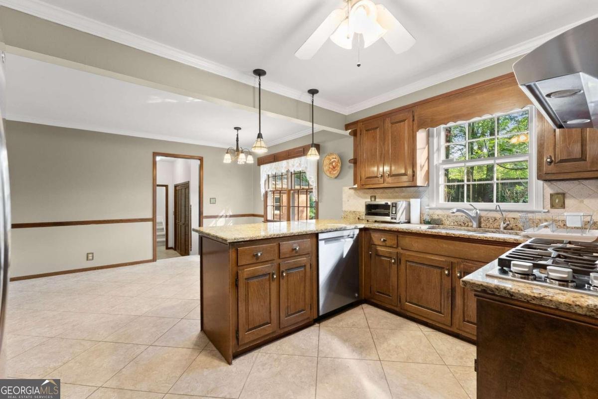 556 Daisy Nash Drive Lilburn - Photo 7