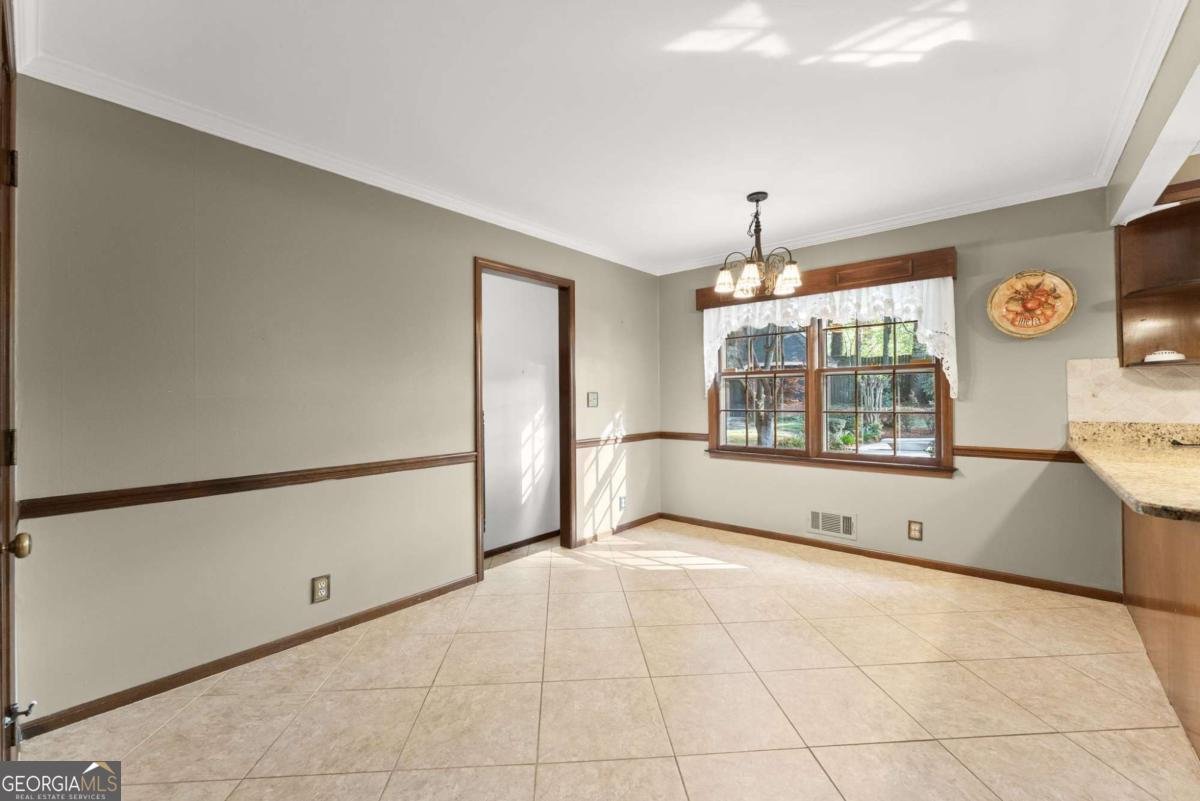 556 Daisy Nash Drive Lilburn - Photo 8