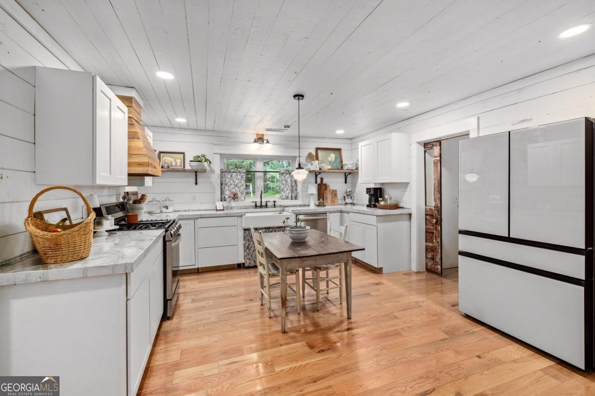 385 Amys Road Clarkesville - Photo 13