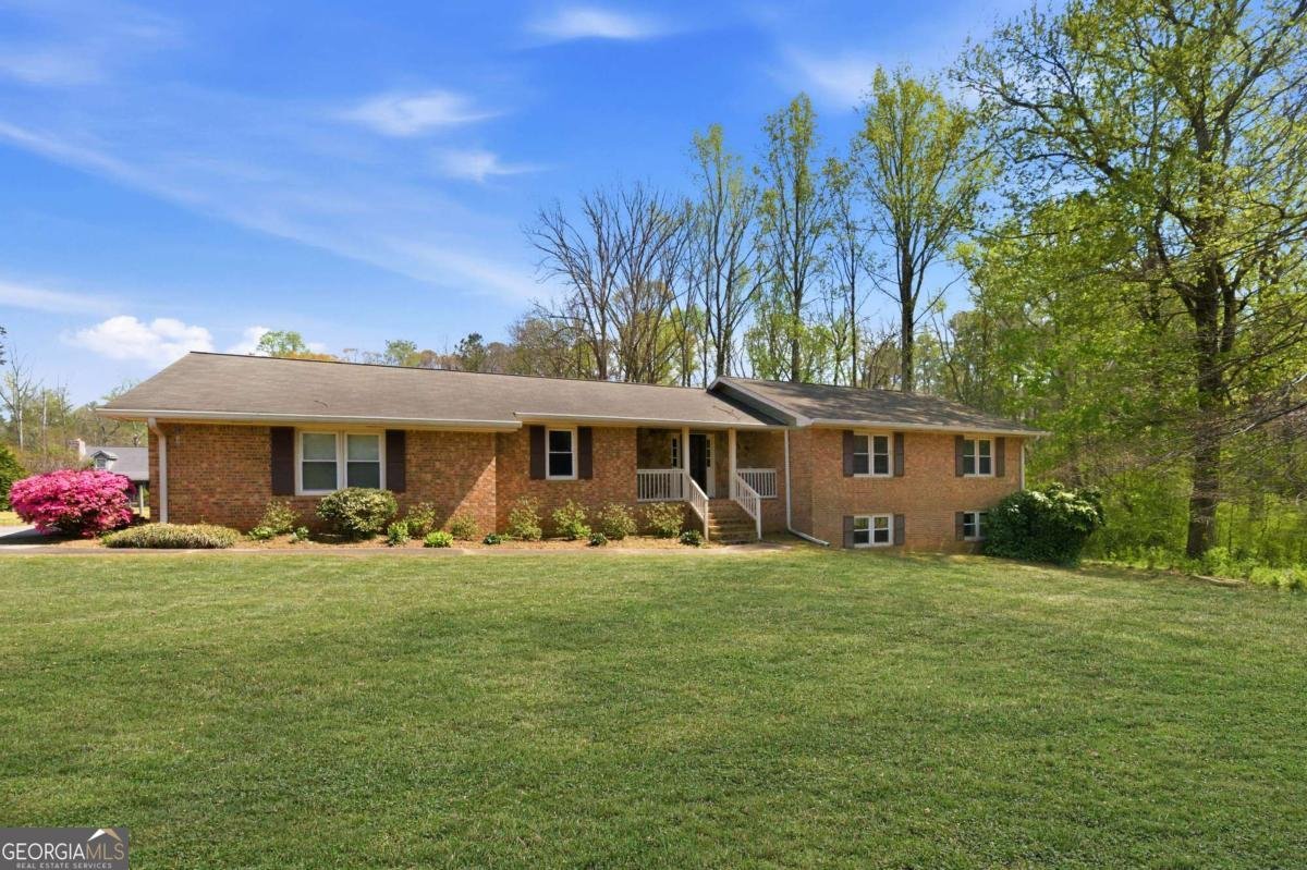 185 Redwood Circle Fayetteville - Photo 1