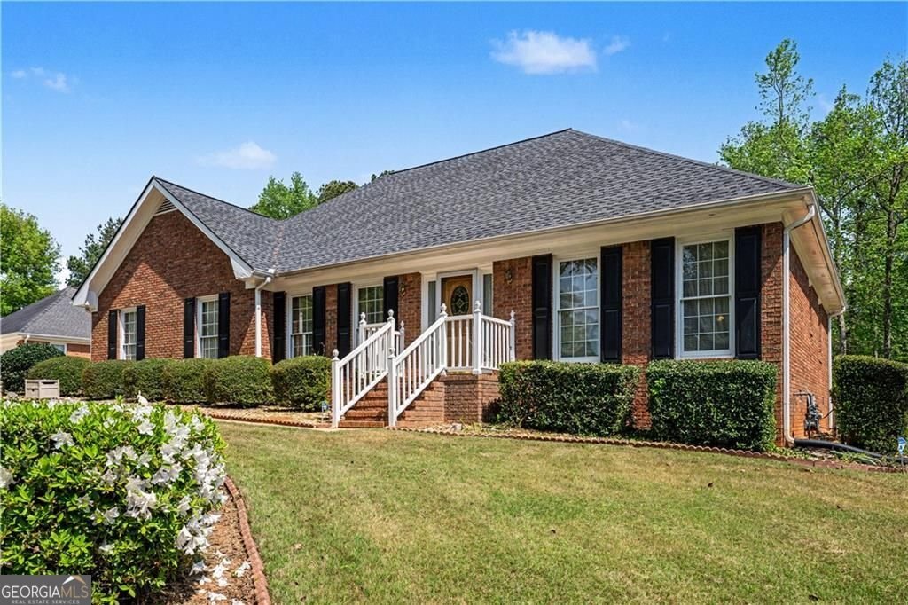 1329 Saxony Drive Conyers - Photo 1