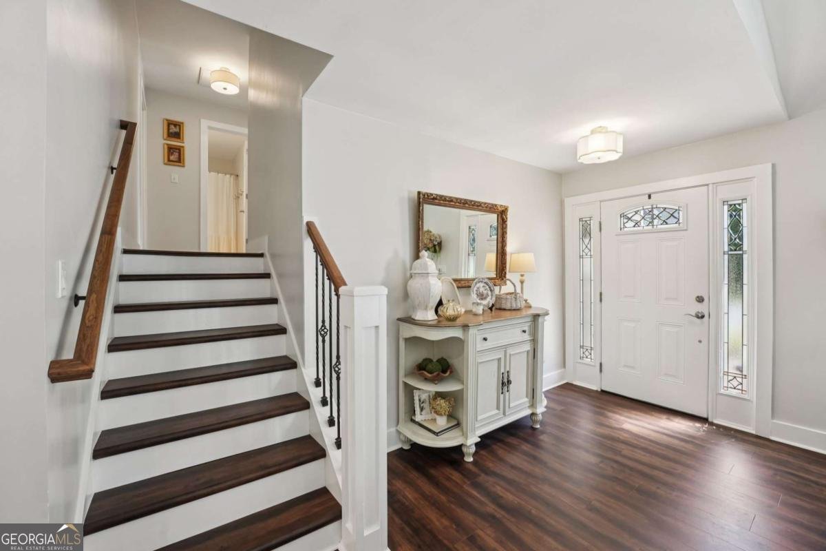 649 Radford Circle Woodstock - Photo 8