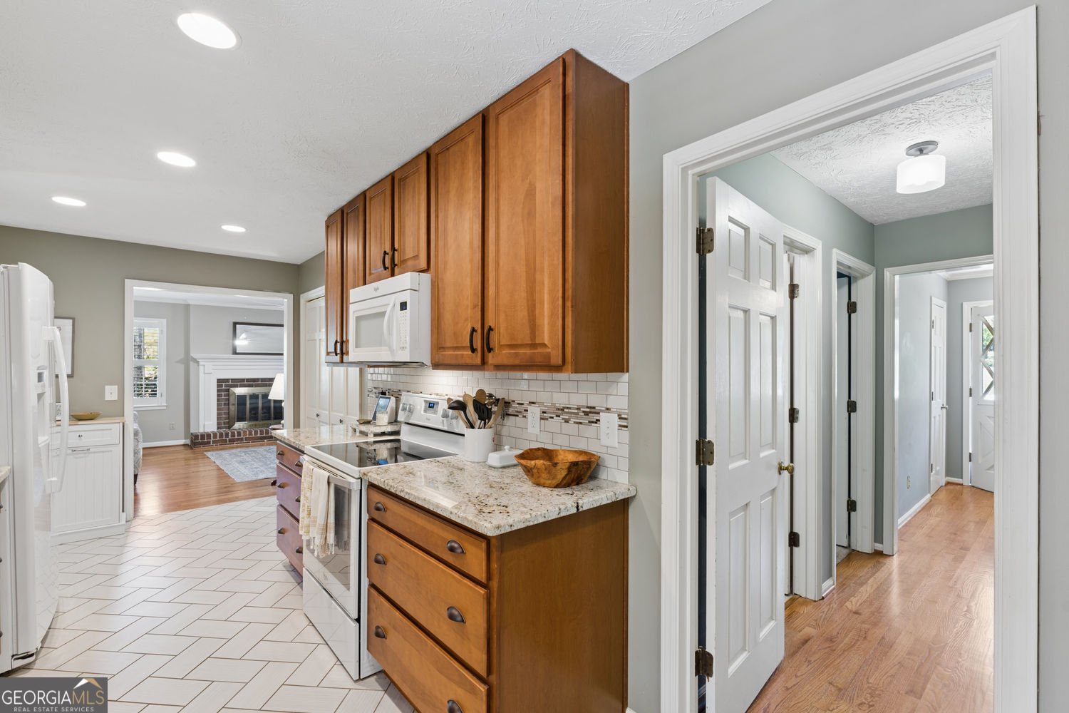 427 Angie Way Lilburn - Photo 8