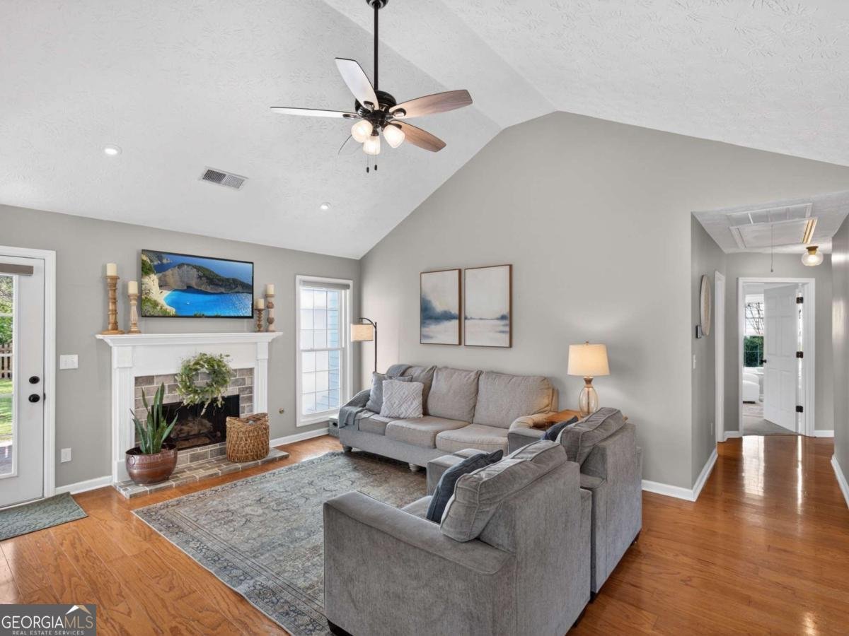 5592 Thistledown Terrace Sugar Hill - Photo 13