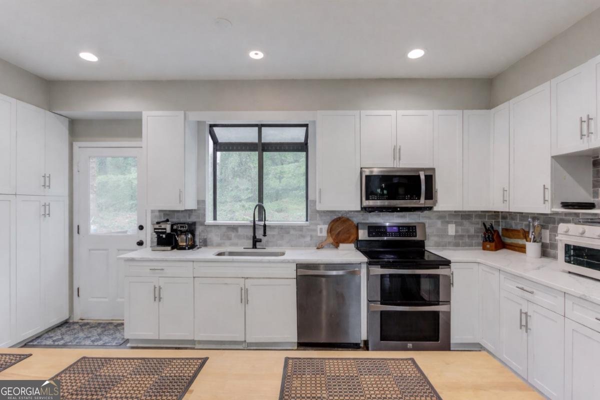 8515 Lake Drive Snellville - Photo 8