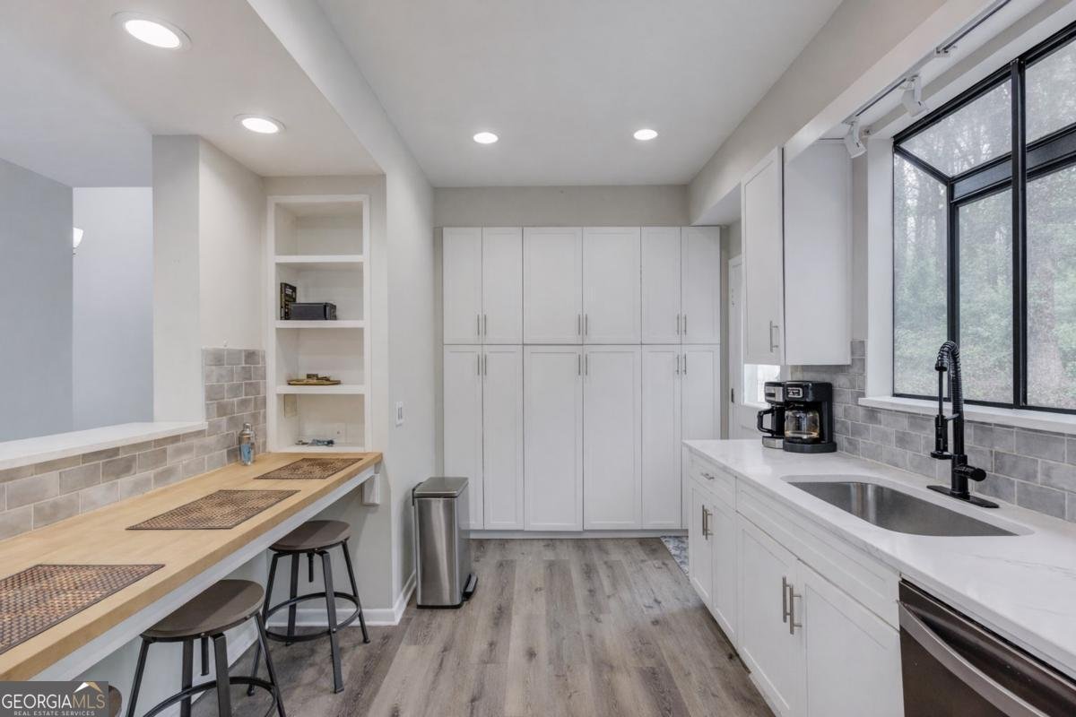 8515 Lake Drive Snellville - Photo 9