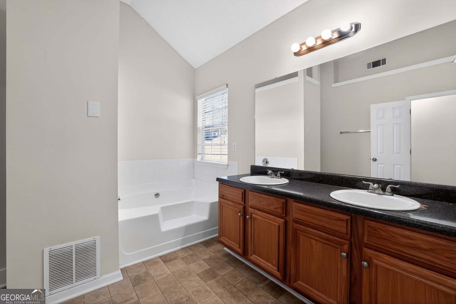 2120 Boulder Chase Court Ellenwood - Photo 32