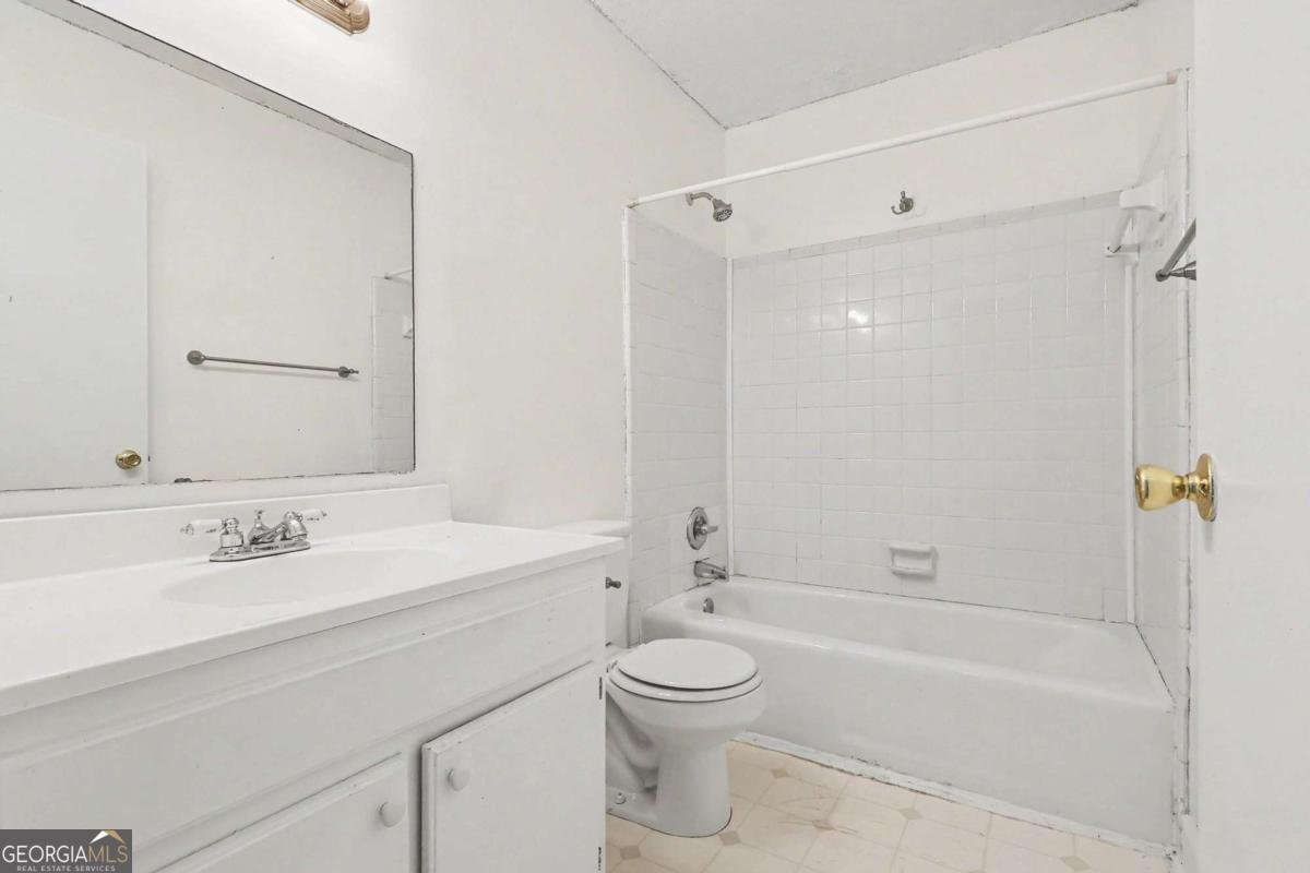 2060 Kings Gate Circle Snellville - Photo 15