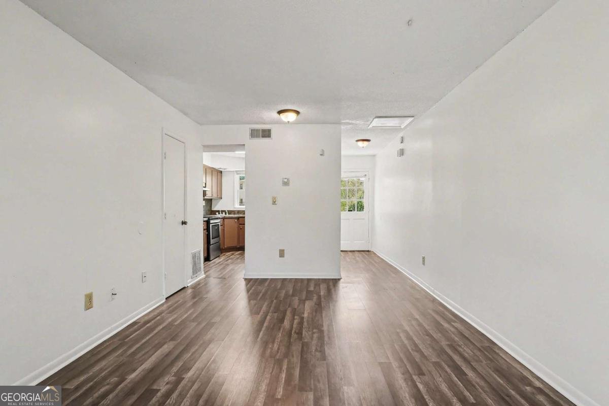 2060 Kings Gate Circle Snellville - Photo 9