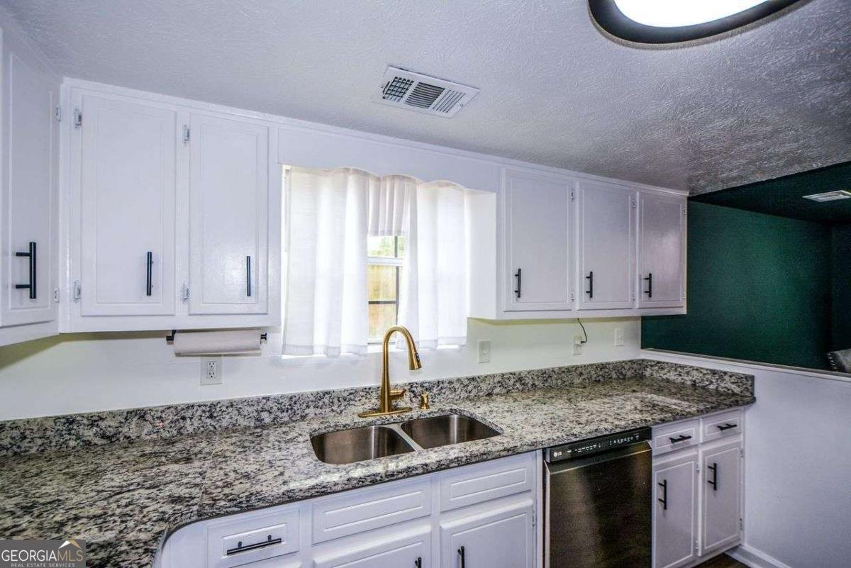 5059 Martins Crossing Road Stone Mountain - Photo 13