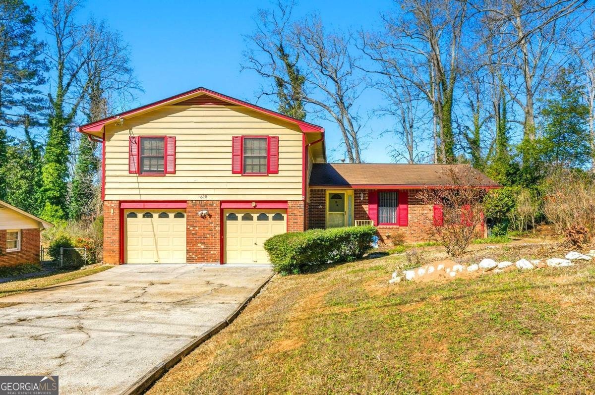 618 ROCKBOROUGH Drive Stone Mountain - Photo 1