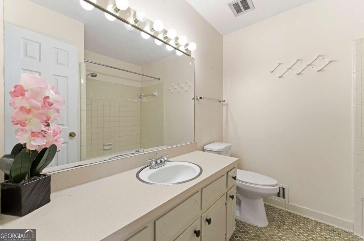 618 ROCKBOROUGH Drive Stone Mountain - Photo 14