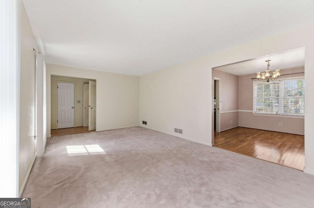 618 ROCKBOROUGH Drive Stone Mountain - Photo 6