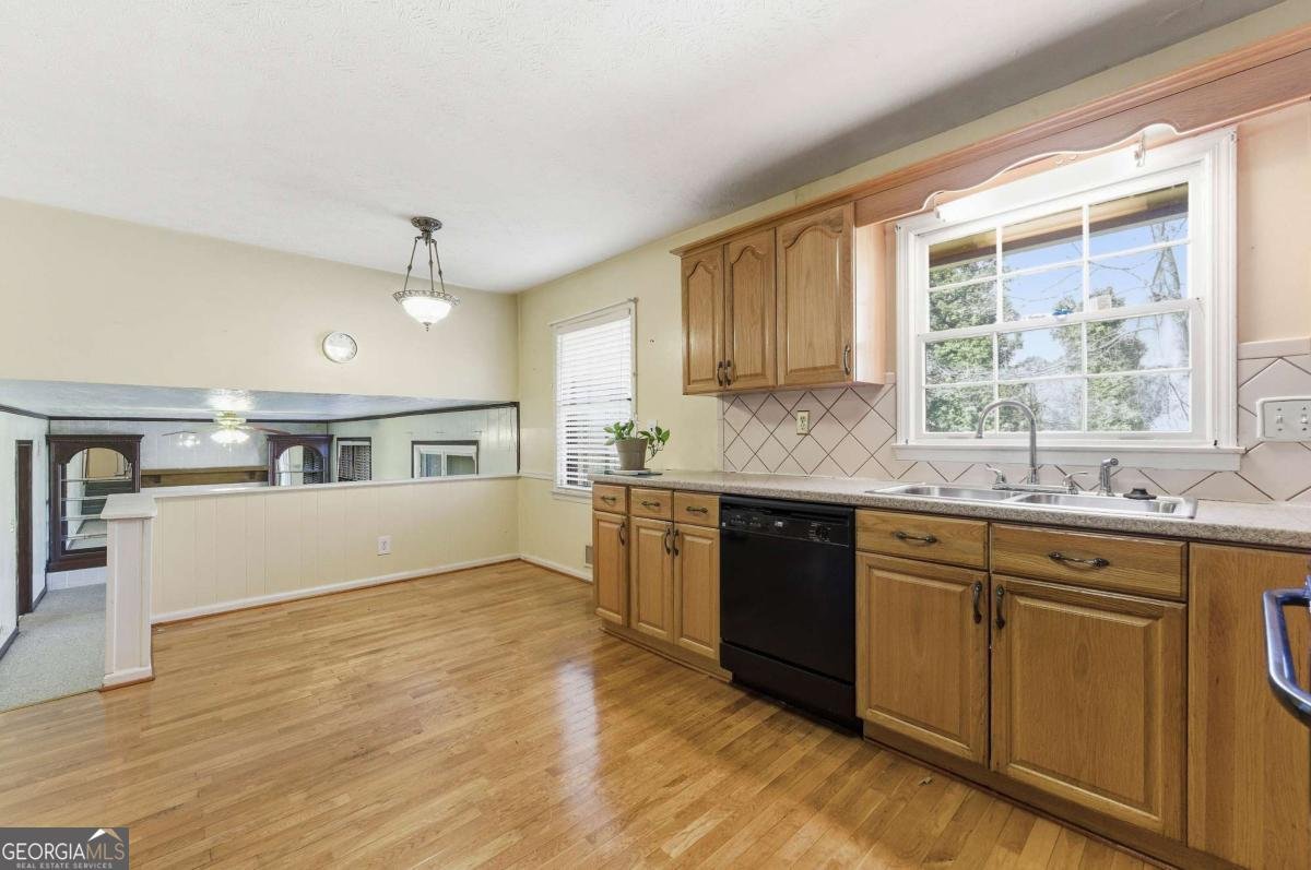 618 ROCKBOROUGH Drive Stone Mountain - Photo 8