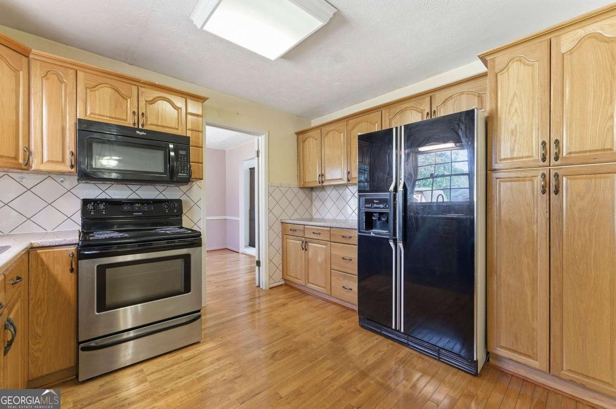 618 ROCKBOROUGH Drive Stone Mountain - Photo 9